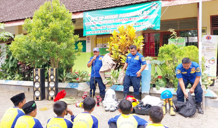 Edukasi Bahaya Kebakaran, Damkar Kabupaten Blitar Sosialisasi ke Sekolah 