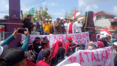 Ribuan Nelayan di Cilacap Unjuk Rasa Tolak Tarif PNBP dan Biaya Tambat Labuh Kapal