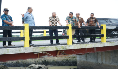 Bupati Asahan Tinjau Jembatan di Kecamatan Rawang Panca Arga