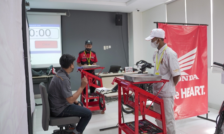 MPM Honda Jatim Seleksi 98 Guru dan Siswa SMK Binaan Pada Festival Vokasi Satu Hati