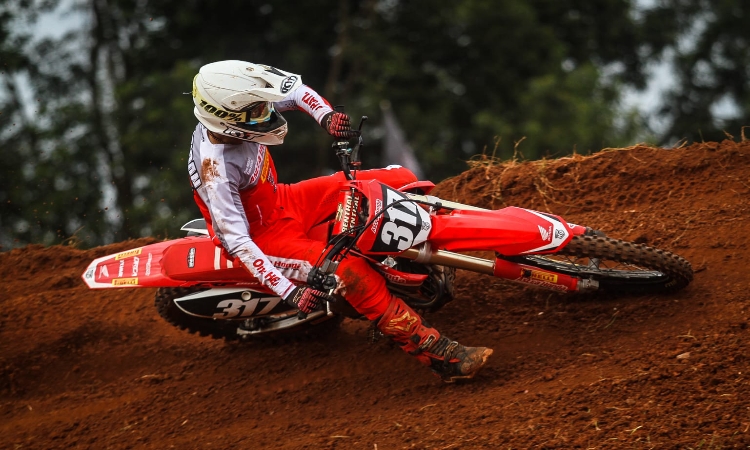 Crosser Astra Honda Dominasi Gelar Juara di Kejurnas Motocross 2022