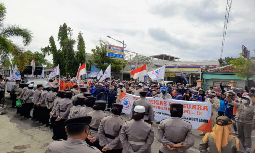 Ratusan Buruh Migas di Cilacap Gelar Demonstrasi, Tolak Penurunan Upah dan PHK Sepihak