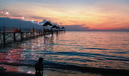 Pesona Sunset Pantai Matahari Lobuk, Cikal Bakal Wisata Spot Pancing Pertama di Sumenep