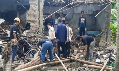Sebuah Rumah di Cilacap Hancur Akibat Ledakan Petasan, 1 Orang Tewas