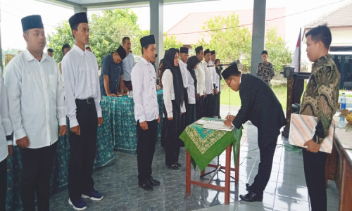 14 PKD Terpilih di Kecamatan Peterongan Jombang Dilantik, Bawaslu Jombang Menghimbau Awasi Pemilu Sesuai Tahapan 