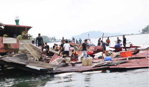 Tim Gabungan Evakuasi Korban Gempa di Cafe Cirita Kota Jayapura