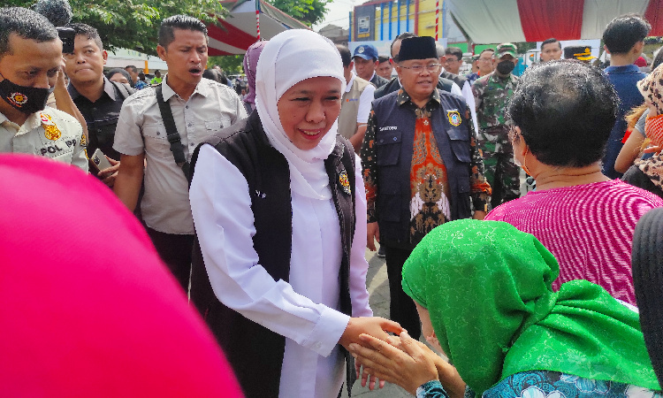 Gubernur Jatim Operasi Pasar Beras Murah di Pasar Legi Kota Blitar 