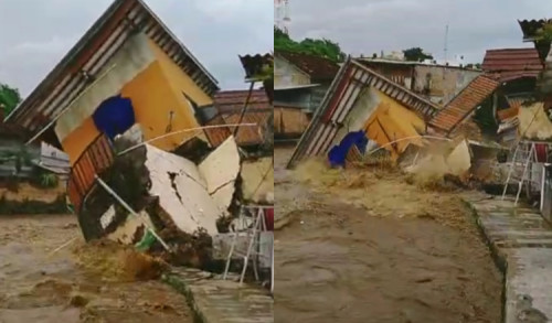 Rumah Dua Lantai di Banyuwangi Ambruk Dihantam Banjir