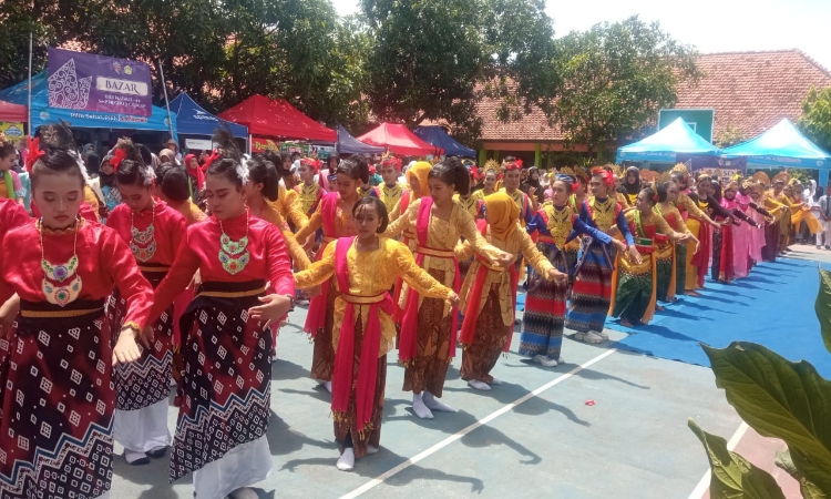 Menarik! Ada Tari Pelajar Pancasila di Puncak Perayaan Dies Natalis ke-44 SMPN 3 Cilacap