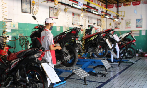 Service Motor Berdua Lebih Hemat di Bengkel AHASS Cun Motor Group