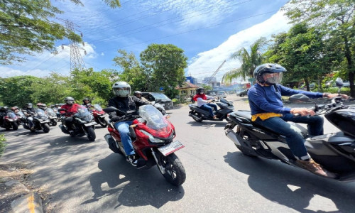 Honda ADV160 Weeked Ride: Skutik Penjelajah Nyaman di Segala Medan