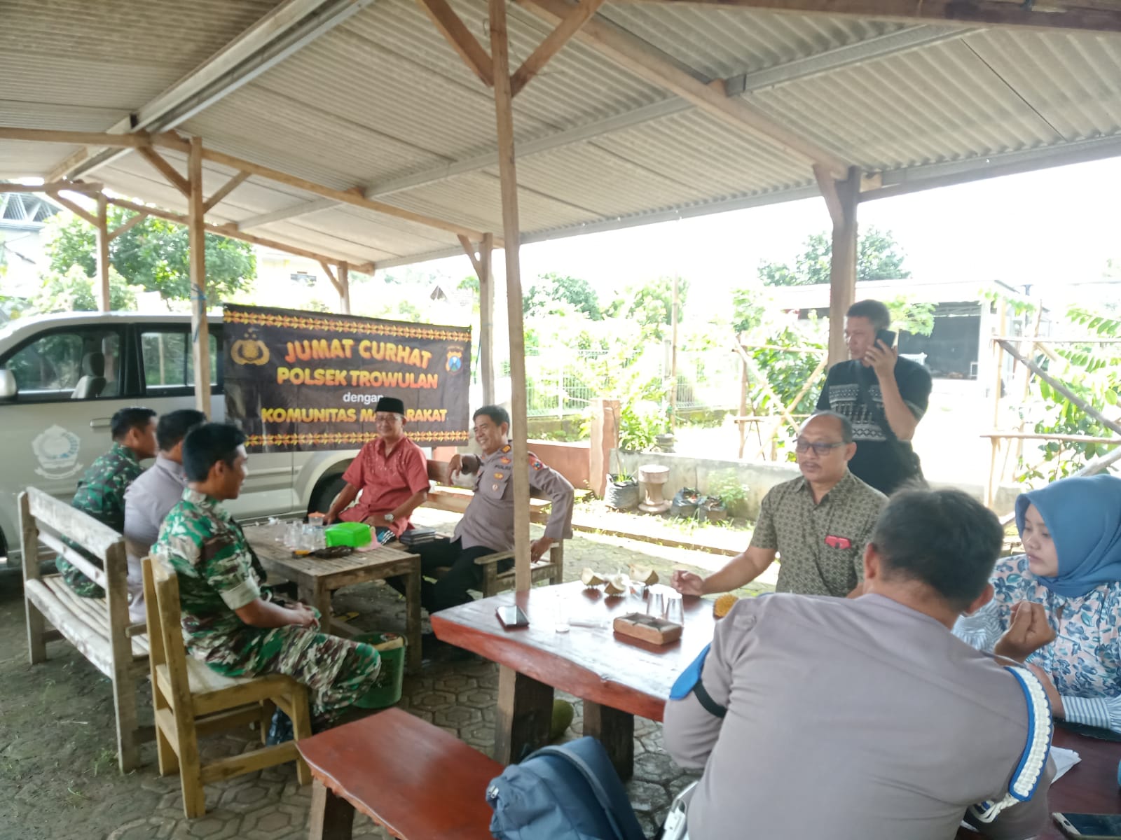 Polsek Trowulan Gelar Jumat Curhat di Ponpes Segoro Agung, Kiai Bimo: Masyarakat Lebih Dekat dengan Polri