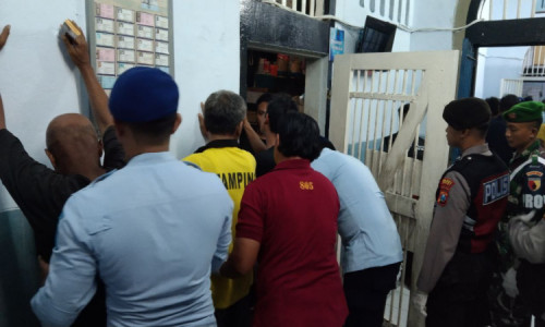 Petugas Gabungan Gelar Razia di Lapas Ngawi, Ini yang Ditemukan 