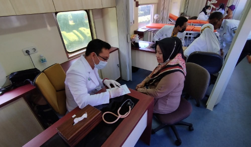 KAI Sediakan Pemeriksaan Kesehatan Gratis Menggunakan Rail Clinic dalam Kegiatan Bakti BUMN Banyuwangi