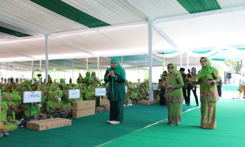 Gubernur Jatim Hadiri Pelantikan PC dan PAC Muslimat NU Jombang