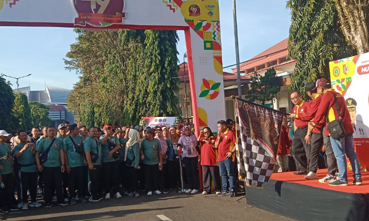 Sekda Jember Lepas Ribuan Peserta Jalan Sehat PPNI Jatim