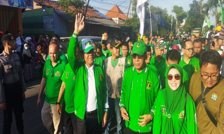 Menarik! Puluhan Ribu Warga, Kader dan Simpatisan PPP se-Jatim Hijaukan Situbondo