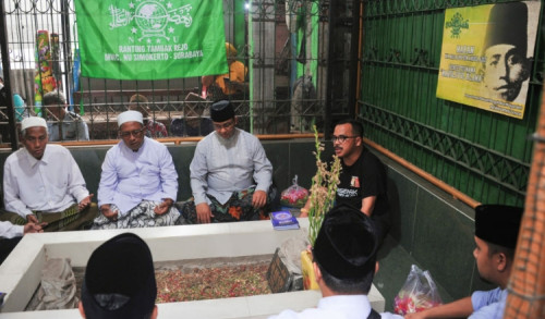Anies Baswedan Ziarah ke Makam KH Mas Alwi, Pencetus Nama NU di Surabaya