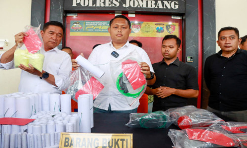Jelang Ramadan, Polisi Amankan Penjual Petasan di Jombang