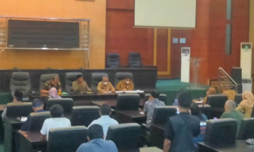Komisi B DPRD Jombang Hearing dengan  LSM dan OPD Terkait Polemik Ruko Simpang Tiga