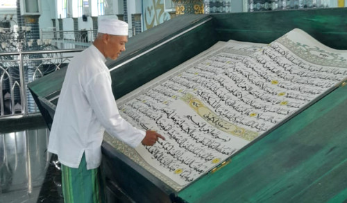 Mengintip Tradisi Unik Ramadan di Banyuwangi, Tadarus dengan Al-Qur'an Raksasa