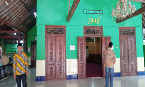 Melihat  Arsitektur Jawa di Masjid Baitus Siddiqin di Pesantren Shiddiqiyyah Jombang yang Masih Terawat