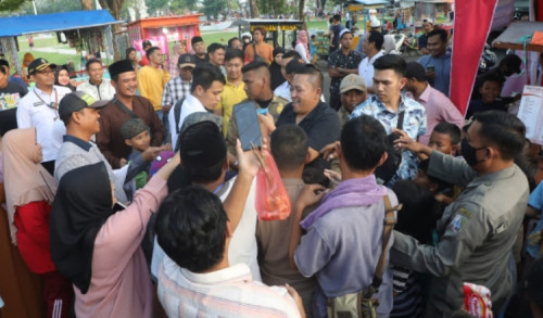 Bupati Sampang Borong Takjil di Bazar Ramadan