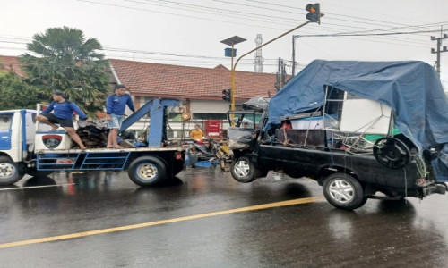 Empat Kendaraan Terlibat Lakalantas di Jombang, 5 Orang Alami Luka-luka