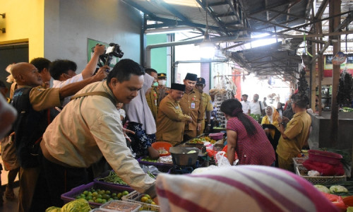 Sidak di Pasar Tradisional, Bupati Situbondo Temukan Adanya Harga Bahan Kebutuhan Pokok Naik