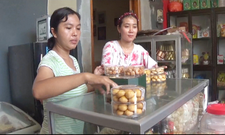 Jelang Lebaran, Usaha Kue Kering di Jombang Kebanjiran Order