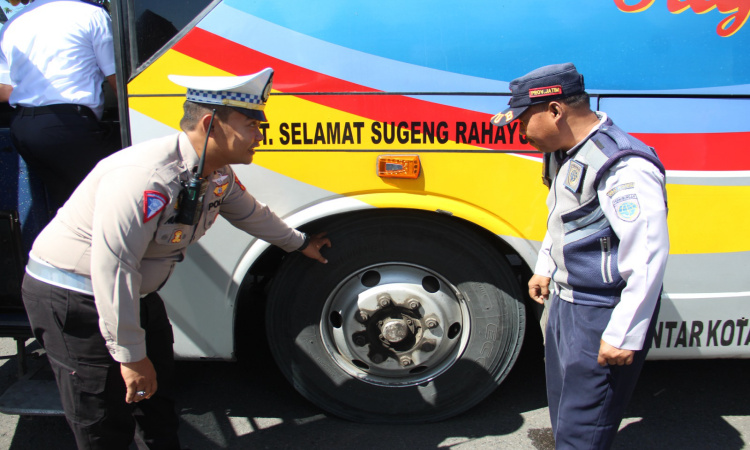 Dishub Jombang dan Satlantas Polres Jombang Ramp Cek Angkutan Lebaran