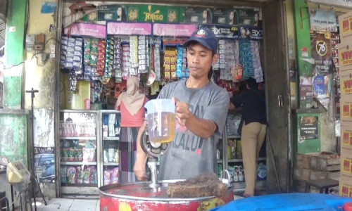 Jelang Lebaran, Stok Minyak Goreng Curah di Pasar Mojogagung Jombang  Aman