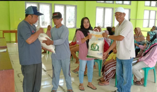 109 KPM Desa Tanah Harapan Terima Bantuan Beras Program BPN dari Bulog