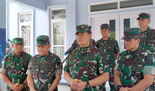 Bantah Informasi dari KST, Panglima TNI: Korban Tewas di Mugi Papua Hanya 1 Orang, 4 Masih Dalam Pencarian