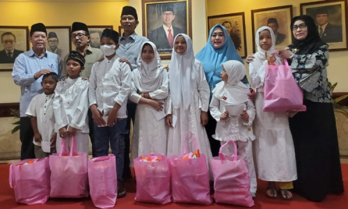 Meski Larangan Buka Bersama, DPRD Surabaya Tetap Khidmat Santuni Anak Yatim
