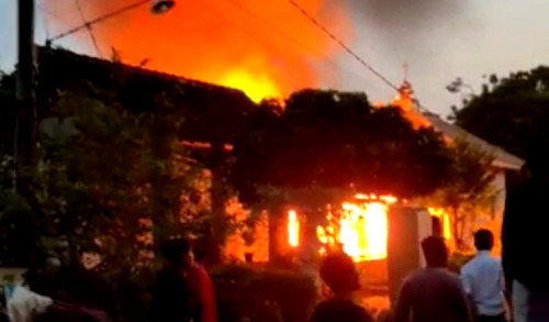 Nyalakan Lilin Malam Songo Berujung Kebakaran Dua Rumah di Tuban 