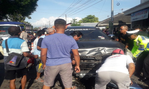 Tabrakan Beruntun di Jalan Bondowoso - Situbondo, 4 Orang Alami Luka-luka