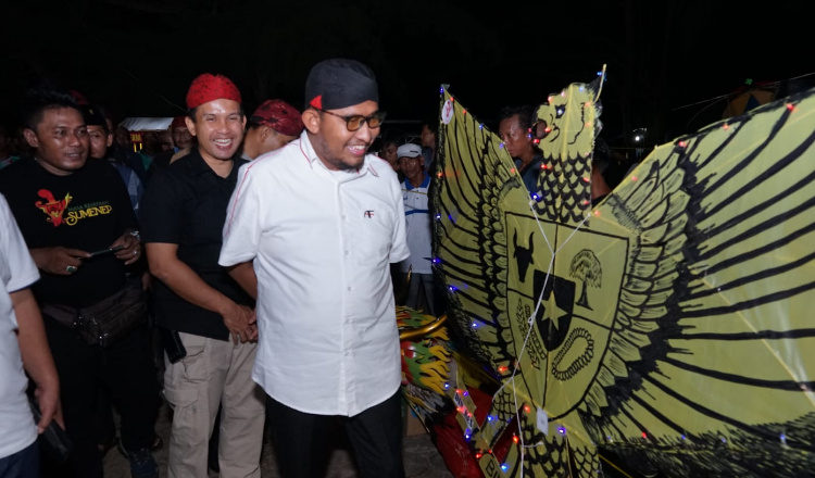 Perdana! Pemkab Sumenep Gelar Festival Layangan LED Diserbu Ribuan Masyarakat