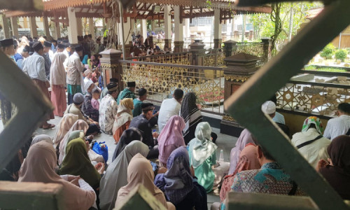 Lebaran Idul Fitri Usai, Ribuan Pengunjung Datangi Makam Gus Dur Untuk Berziarah
