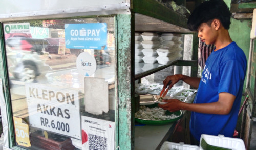 40 Kilogram Ludes dalam Sehari, Pedagang Klepon di Denpasar Raup Cuan Berlimpah
