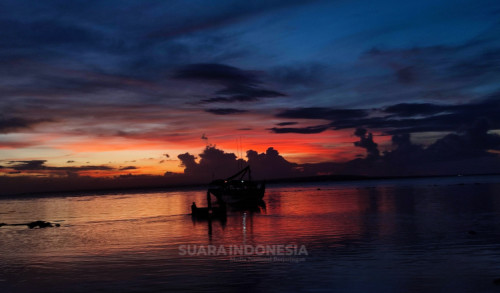 Menikmati Panorama Menakjubkan Matahari Terbenam dari Pulau Oksigen Giliyang Sumenep 