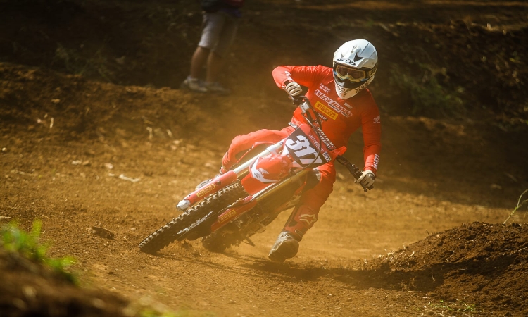 Crosser Astra Honda Tapaki Podium Tertinggi Balap Pembuka Kejurnas Motocross 2023