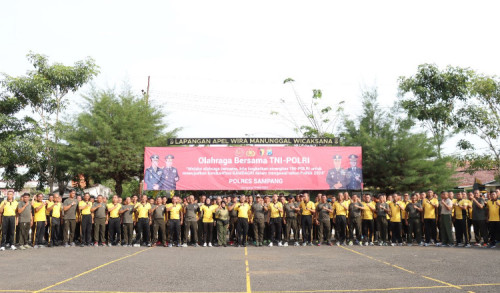 TNI Polri di Sampang Membangun Sinergitas Dalam Menyambut Tahun Politik Dengan Olah Raga Bersama