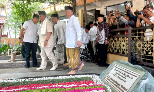 Menhan Prabowo Subianto ke Ponpes Tebuireng Silaturahmi Sekaligus Ziarah Ke Pendiri NU