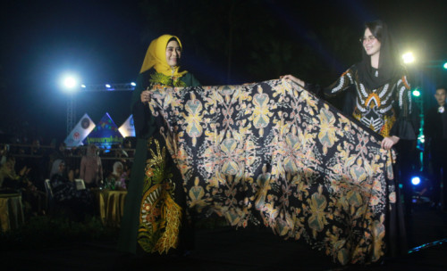 Pemkab Probolinggo Promosikan Batik dan Bordir, Arumi Bachsin: Kompak Majukan Ekonomi Kreatif