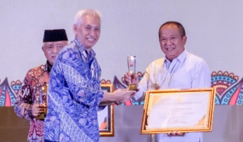 H.Hendy Dapat Gelar Tokoh Penggerak dari Persatuan Insinyur Indonesia 
