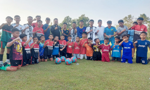 Cak Fauzi Blusukan ke Sekolah Sepak Bola Bimantara, Ingin Persepakbolaan Bondowoso Maju