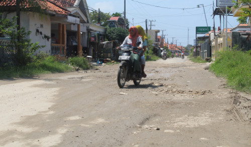Warga Keluhkan Jalan Lintas Kabupaten, Begini Tanggapan Dinas  PUPR Sampang 