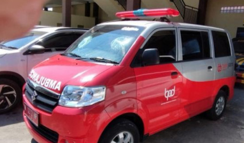 Kaca Mobil Ambulans RSUD Sampang Diduga Dipecahkan Orang Tak Dikenal