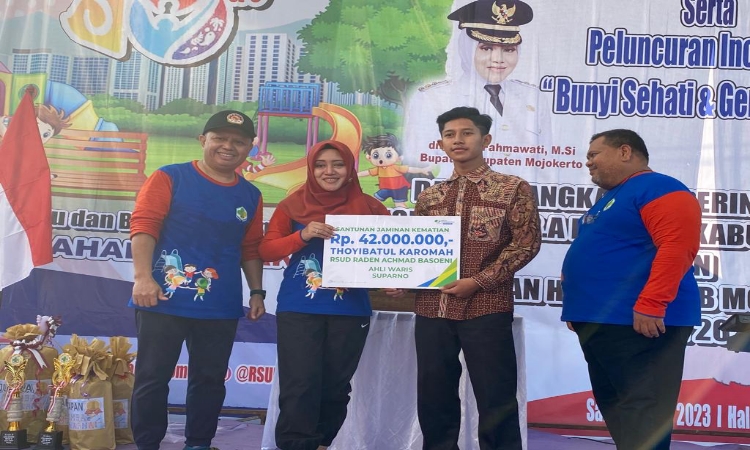 Bupati Mojokerto Serahkan Manfaat Program JKM BPJS Ketenagakerjaan